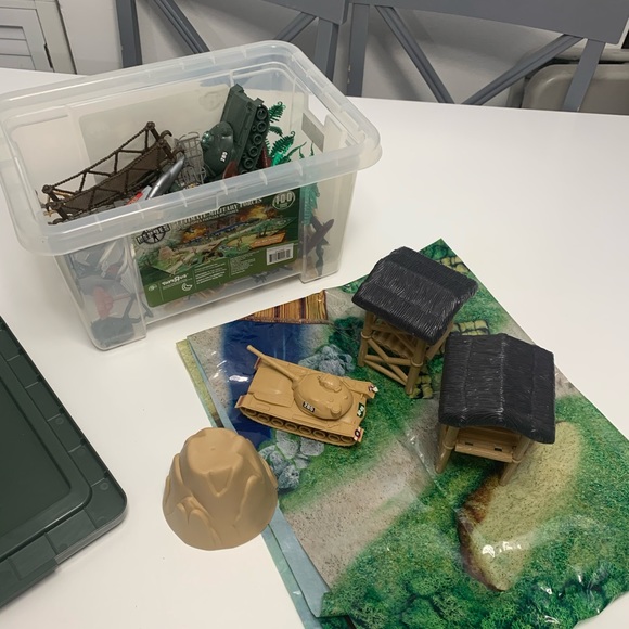 Toys’R’Us Other - Military toys 3+ age w/play mat